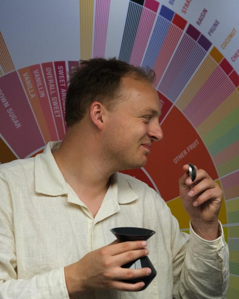 Thomas List tijdens een koffieproeverij